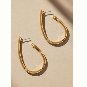 🆕 NWT Anthropologie Large Teardrop Hoop Earrings • Gold (Sold out in stores)